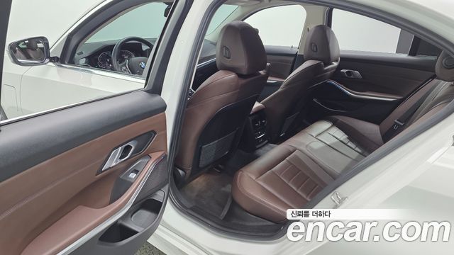 BMW 3-Series 330e Luxury