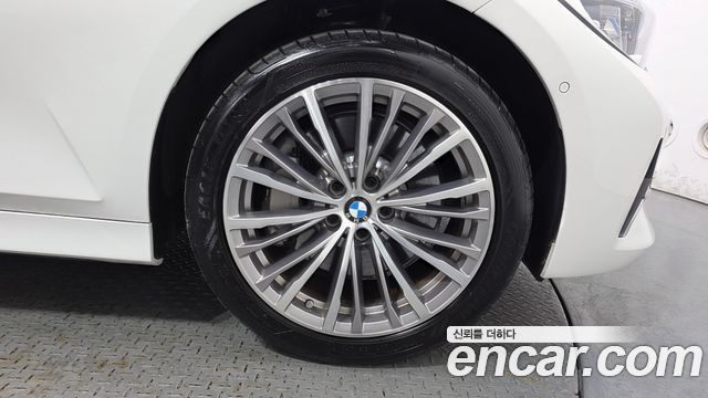 BMW 3-Series 330e Luxury