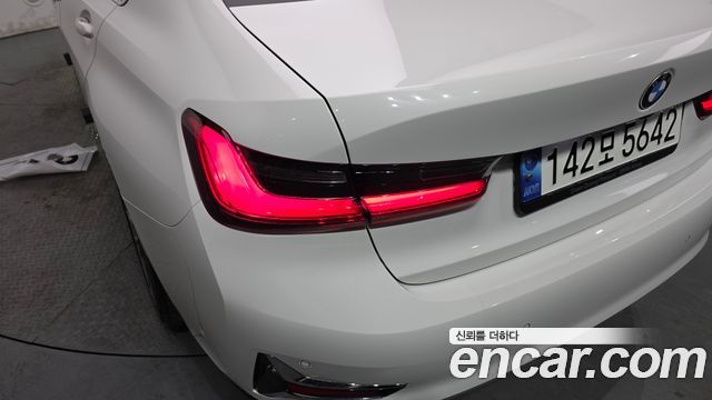 BMW 3-Series 330e Luxury