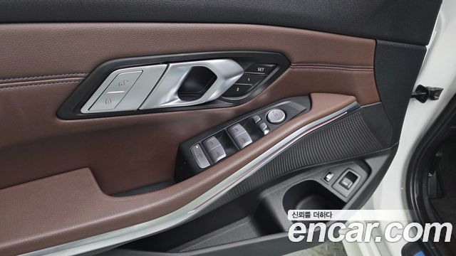 BMW 3-Series 330e Luxury