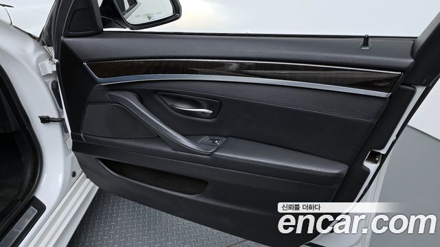 BMW 5-Series 528i xDrive M Aero Dynamic