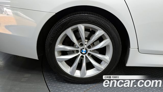 BMW 5-Series 528i xDrive M Aero Dynamic