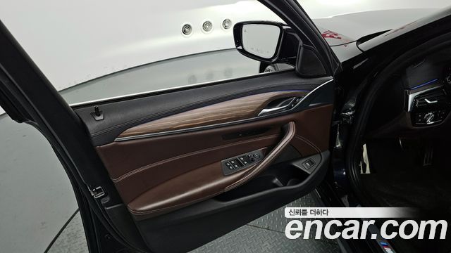 BMW 5-Series 520d xDrive M Sport Package Plus