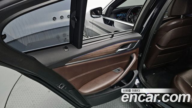 BMW 5-Series 520d xDrive M Sport Package Plus