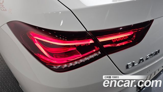 Mercedes-Benz CLA-Class CLA250 4MATIC