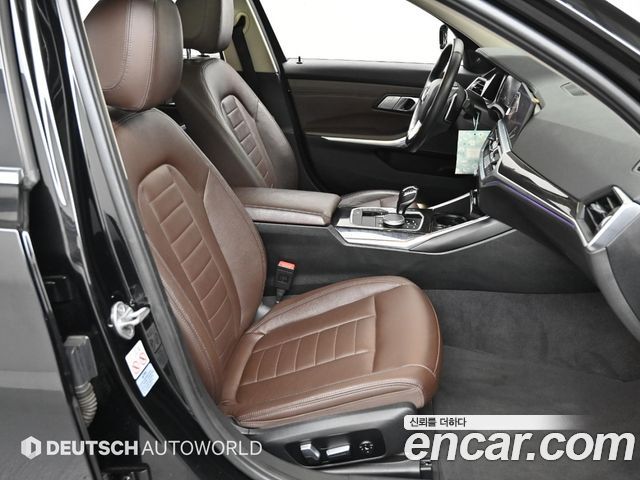 BMW 3-Series 320i Touring Luxury