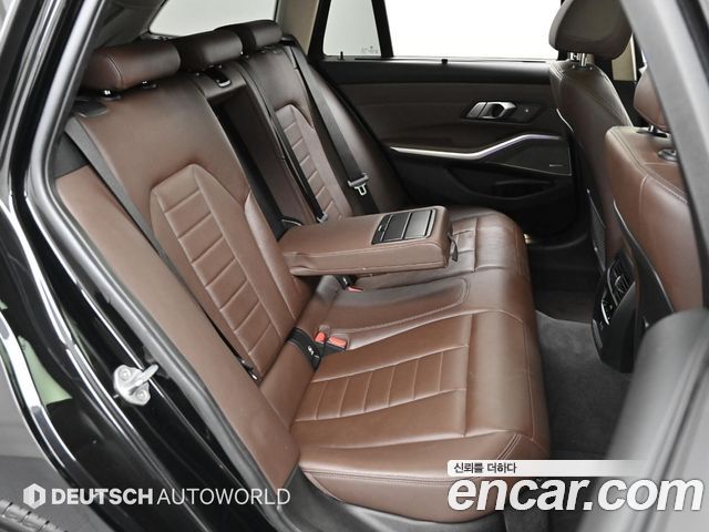 BMW 3-Series 320i Touring Luxury