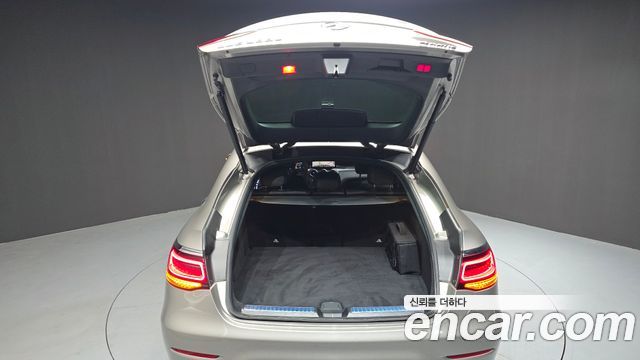 Mercedes-Benz GLC-Class GLC300e 4MATIC Coupe