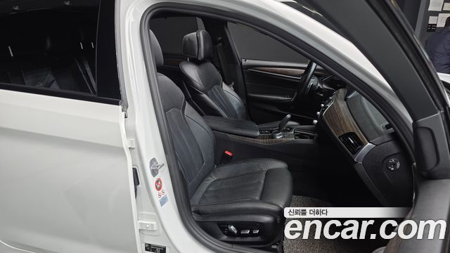 BMW 5-Series 520d xDrive M Sport Package Plus