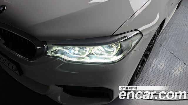 BMW 5-Series 520d xDrive M Sport Package Plus