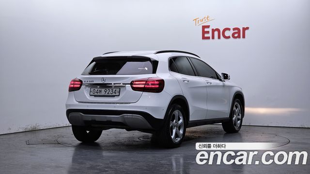 Mercedes-Benz GLA-Class GLA220