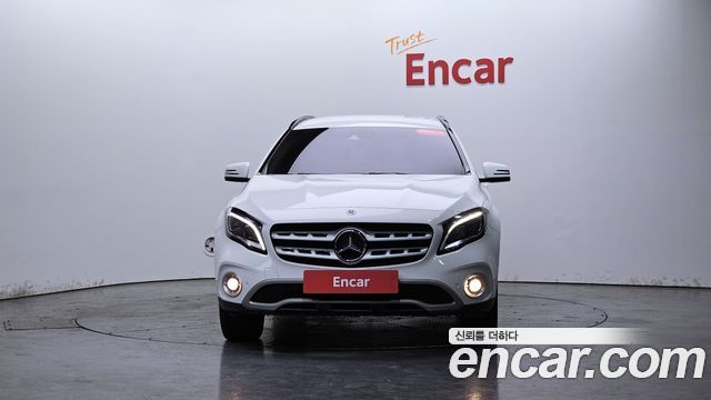 Mercedes-Benz GLA-Class GLA220