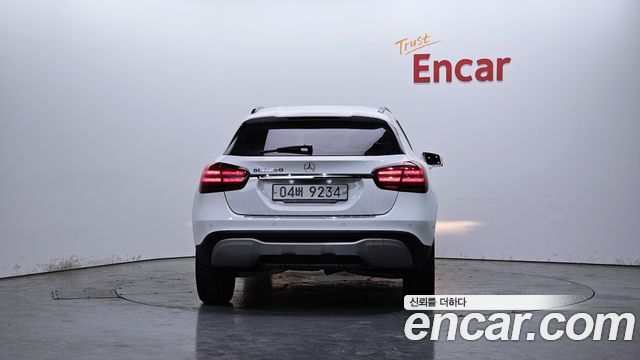 Mercedes-Benz GLA-Class GLA220