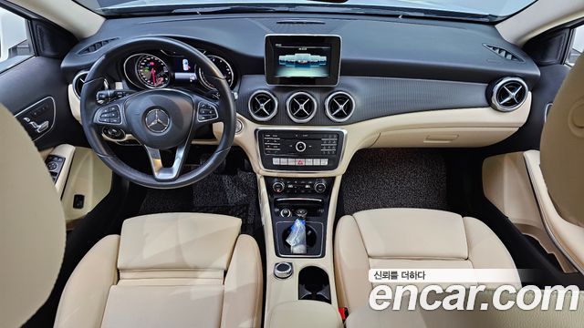Mercedes-Benz GLA-Class GLA220