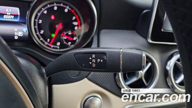 Mercedes-Benz GLA-Class GLA220