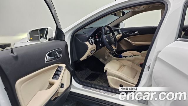 Mercedes-Benz GLA-Class GLA220