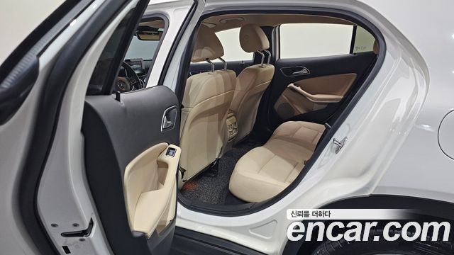 Mercedes-Benz GLA-Class GLA220