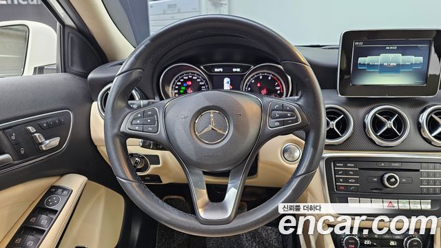 Mercedes-Benz GLA-Class GLA220