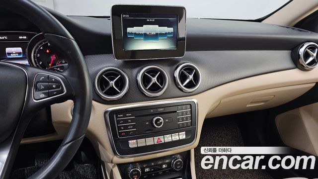 Mercedes-Benz GLA-Class GLA220