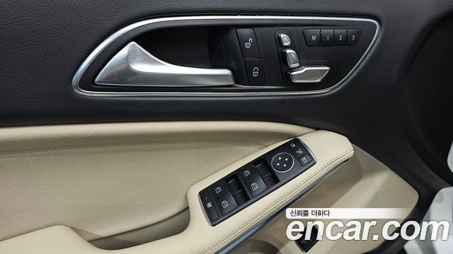 Mercedes-Benz GLA-Class GLA220