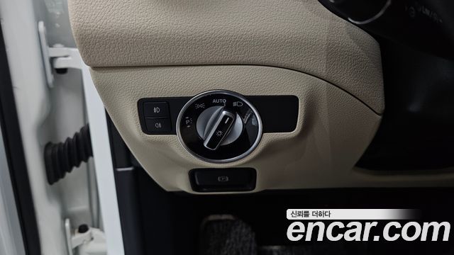 Mercedes-Benz GLA-Class GLA220