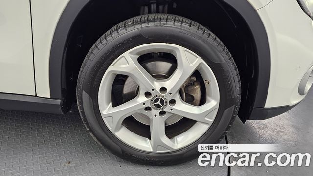 Mercedes-Benz GLA-Class GLA220