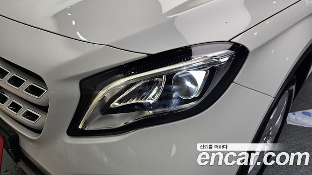 Mercedes-Benz GLA-Class GLA220