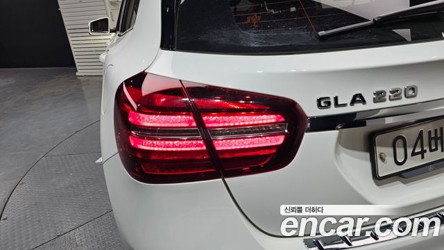 Mercedes-Benz GLA-Class GLA220
