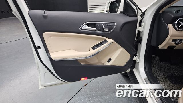 Mercedes-Benz GLA-Class GLA220