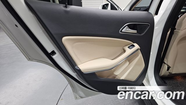 Mercedes-Benz GLA-Class GLA220