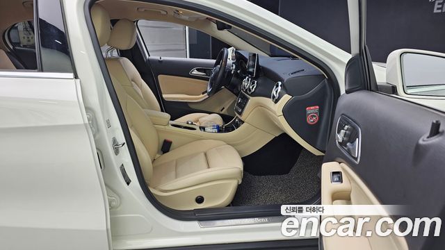 Mercedes-Benz GLA-Class GLA220