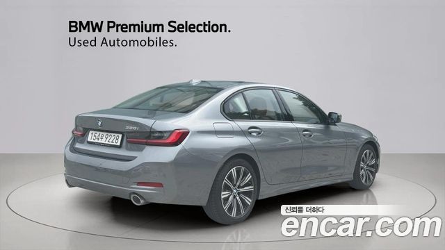 BMW 3-Series 320i