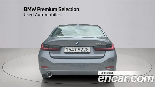 BMW 3-Series 320i