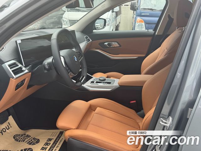 BMW 3-Series 320i