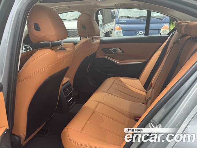 BMW 3-Series 320i