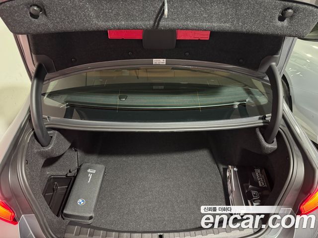 BMW 3-Series 320i