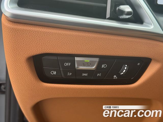 BMW 3-Series 320i