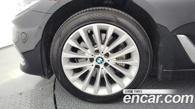 BMW 5-Series 530i xDrive Luxury Plus