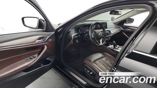 BMW 5-Series 530i xDrive Luxury Plus
