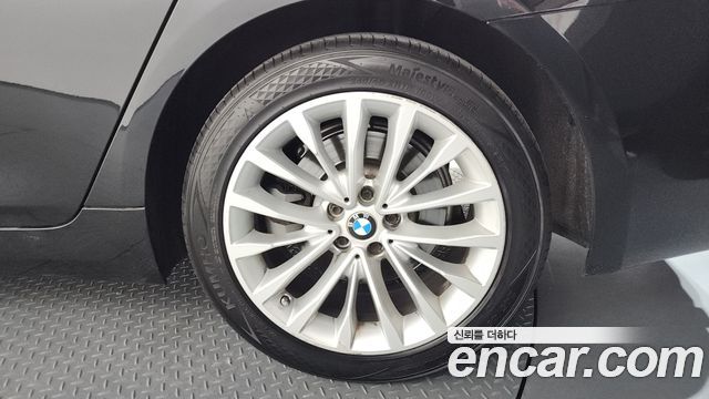 BMW 5-Series 530i xDrive Luxury Plus