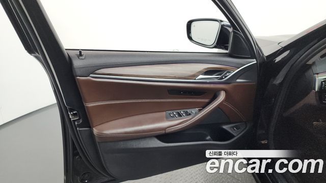 BMW 5-Series 530i xDrive Luxury Plus