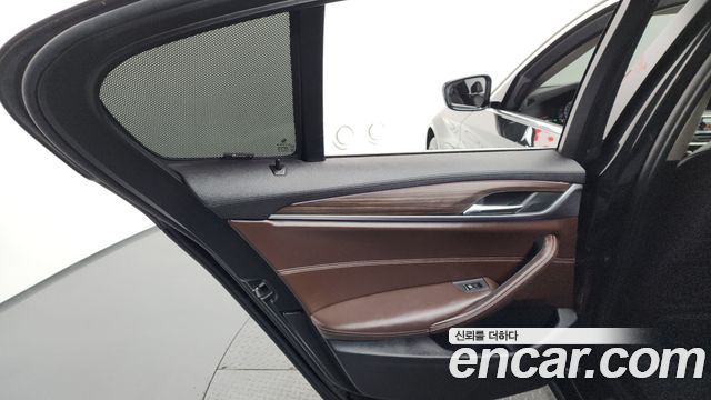 BMW 5-Series 530i xDrive Luxury Plus