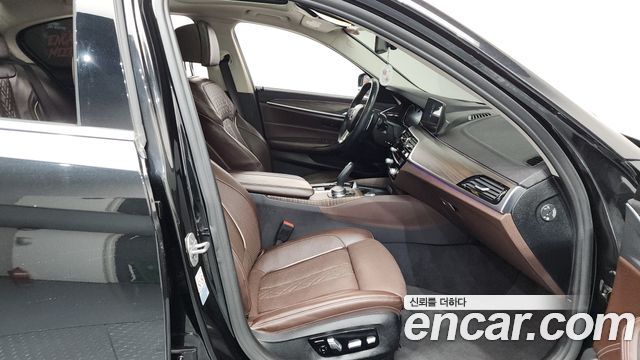 BMW 5-Series 530i xDrive Luxury Plus