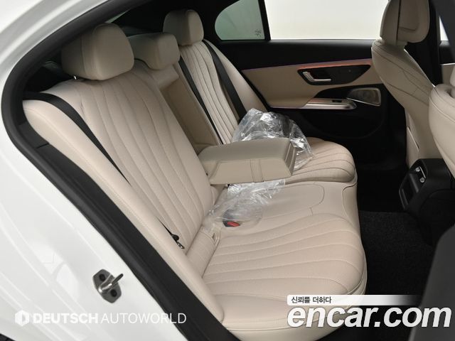 Mercedes-Benz E-Class E300 4MATIC AMG Line