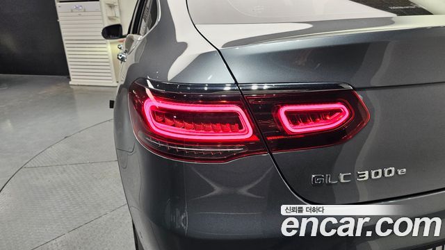 Mercedes-Benz GLC-Class GLC300e 4MATIC Coupe