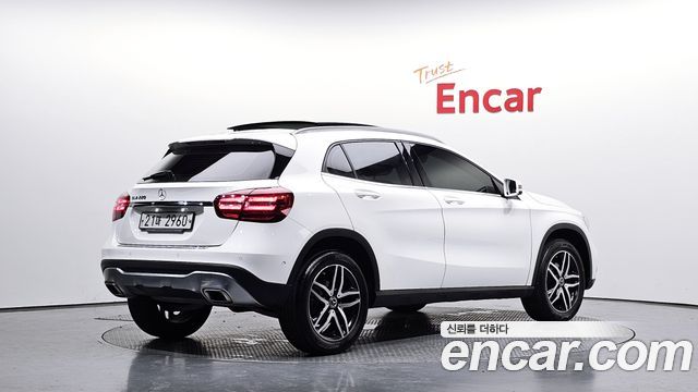 Mercedes-Benz GLA-Class GLA220