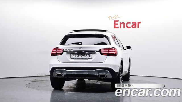 Mercedes-Benz GLA-Class GLA220