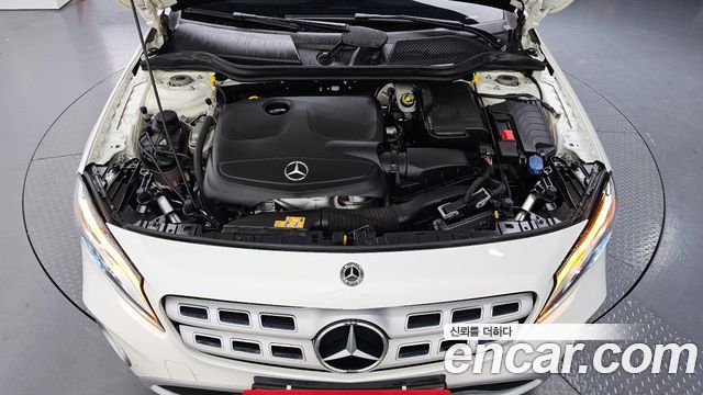 Mercedes-Benz GLA-Class GLA220