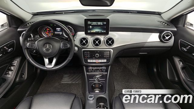 Mercedes-Benz GLA-Class GLA220
