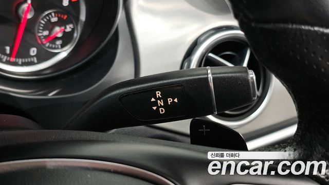 Mercedes-Benz GLA-Class GLA220
